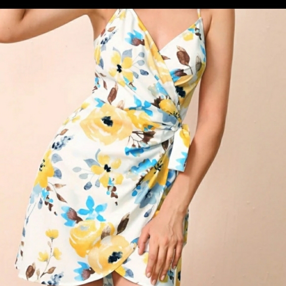 Floral wrap style dress - Picture 5 of 6